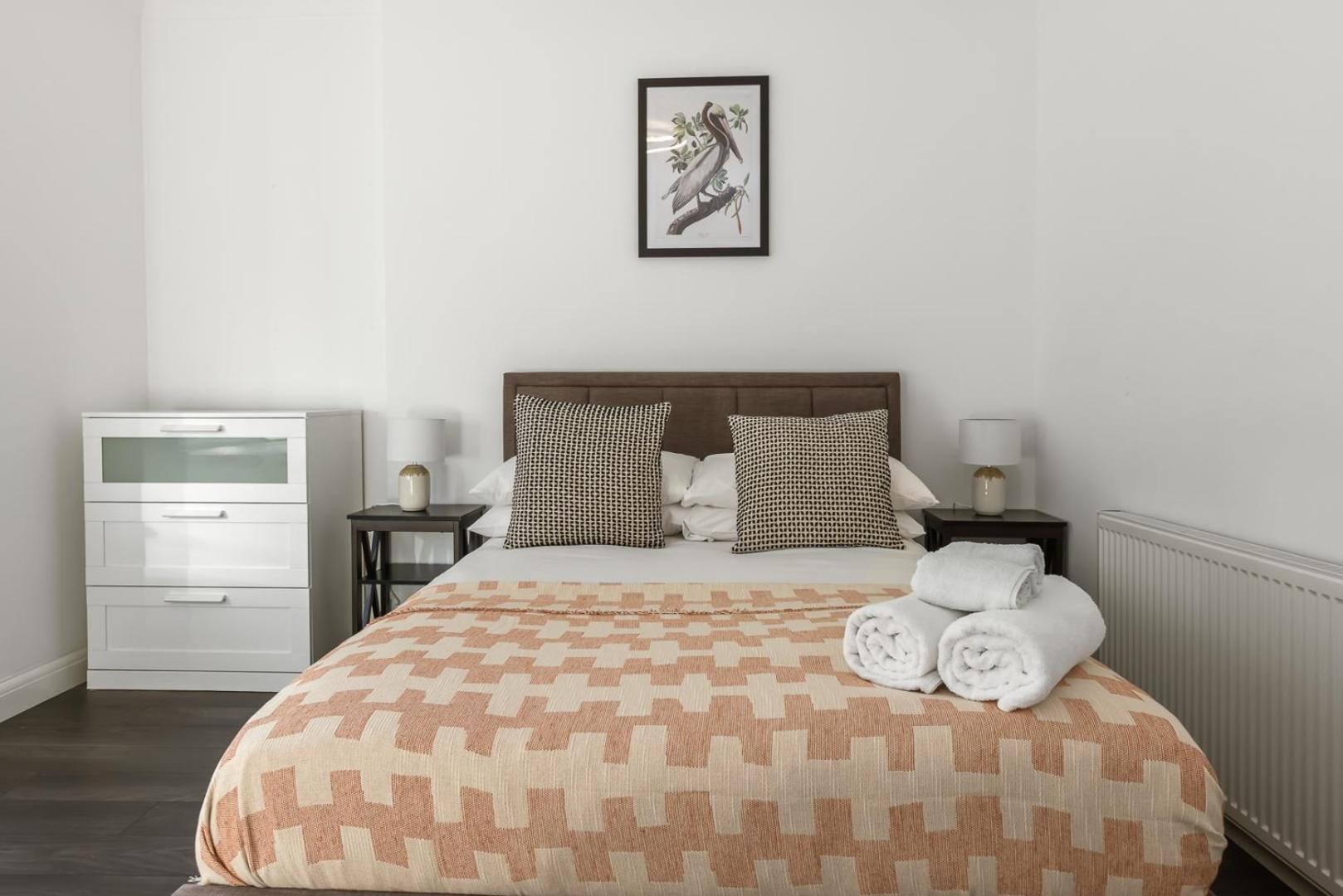 Outstanding 2 Bed Apartment In Central Camden Sleeps 6 London Kültér fotó